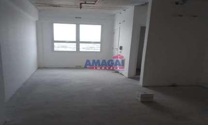 Sala comercial à venda no Centro, Jacareí  por R$ 215.000