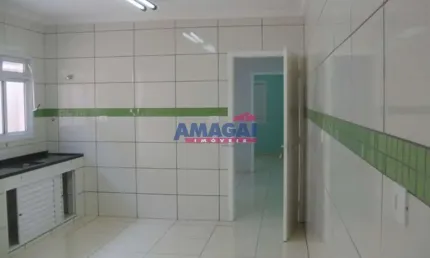 Casa com 2 quartos à venda no Jardim Bela Vista, Jacareí  por R$ 350.000