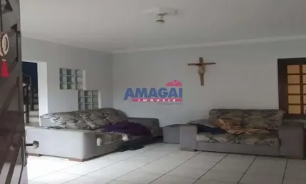 Casa com 3 quartos à venda no Jardim Marcondes, Jacareí  por R$ 500.000
