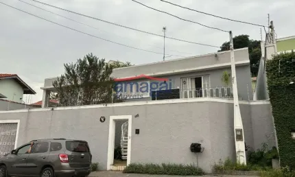 Casa com 4 quartos à venda no Jardim Bela Vista, Jacareí  por R$ 800.000