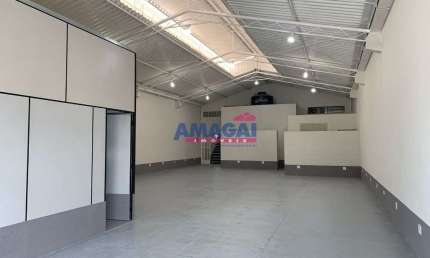 Barracão / Galpão / Depósito à venda no Jardim América, Jacareí  por R$ 950.000