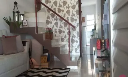 Casa em condomínio fechado com 2 quartos à venda no Jardim Maria Amélia, Jacareí  por R$ 300.000