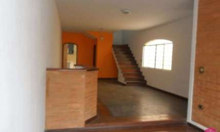 Casa com 3 quartos à venda no Centro, Jacareí  por R$ 390.000