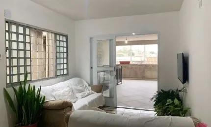 Casa com 2 quartos à venda no Jardim Bela Vista, Jacareí  por R$ 280.000