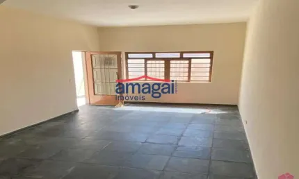 Casa com 3 quartos para alugar no Jardim Jacinto, Jacareí  por R$ 2.500