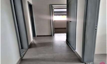Sala comercial à venda no Centro, Jacareí  por R$ 1.200.000
