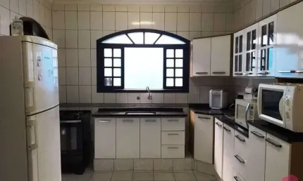 Casa com 4 quartos à venda no Parque dos Príncipes, Jacareí  por R$ 550.000