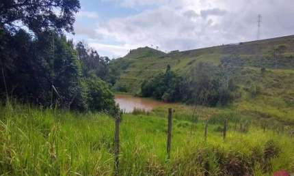 Chácara / sítio com 2 quartos à venda no Parateí do Meio, Jacareí  por R$ 320.000