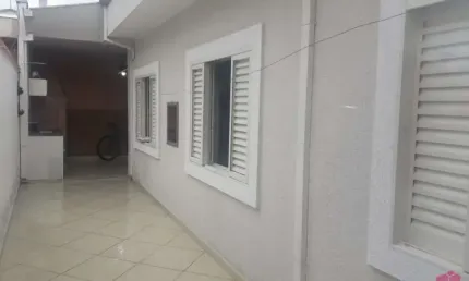 Casa com 3 quartos à venda no Parque Brasil, Jacareí  por R$ 600.000