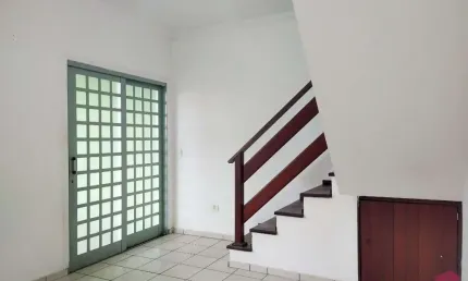 Casa com 2 quartos à venda no Jardim Jacinto, Jacareí  por R$ 280.000
