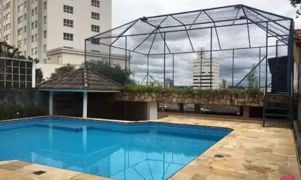 Casa com 4 quartos para alugar no Centro, Jacareí  por R$ 8.800