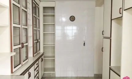 Casa com 3 quartos para alugar no Jardim Siesta, Jacareí  por R$ 6.000