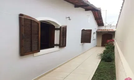 Casa com 3 quartos à venda no Jardim Bela Vista, Jacareí  por R$ 480.000
