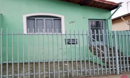 Casa com 2 quartos à venda no Parque Itamarati, Jacareí  por R$ 300.000