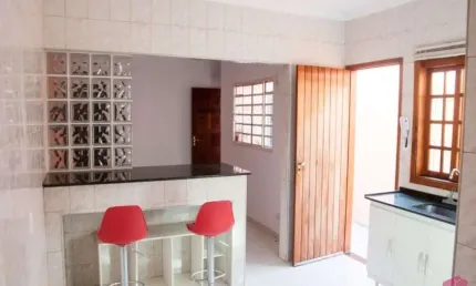 Casa com 3 quartos à venda no Jardim Bela Vista, Jacareí  por R$ 300.000
