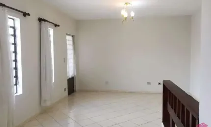 Casa com 3 quartos à venda no Centro, Jacareí  por R$ 550.000