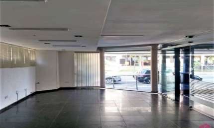 Sala comercial à venda no Centro, Jacareí  por R$ 180.000