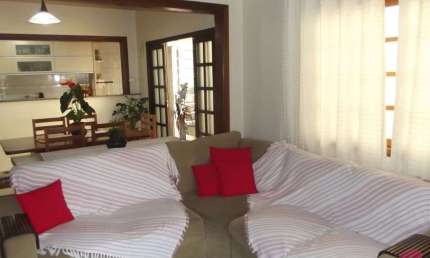 Casa com 3 quartos à venda no Jardim Bela Vista, Jacareí  por R$ 600.000