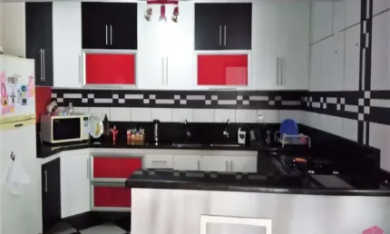 Casa com 4 quartos à venda na Vila Nova Aliança, Jacareí  por R$ 550.000