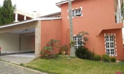 Casa em condomínio fechado com 4 quartos à venda no Jardim Coleginho, Jacareí  por R$ 1.200.000