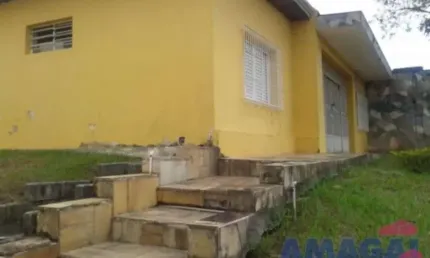 Casa com 4 quartos à venda no Centro, Jacareí  por R$ 800.000