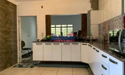 Casa com 5 quartos à venda no Jardim Flórida, Jacareí  por R$ 680.000