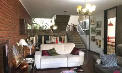 Casa com 4 quartos à venda no Jardim Bela Vista, Jacareí  por R$ 1.000.000