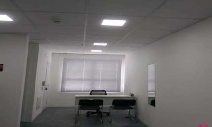 Sala comercial à venda no Centro, Jacareí  por R$ 248.000