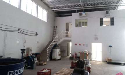 Barracão / Galpão / Depósito à venda no Jardim Emília, Jacareí  por R$ 950.000