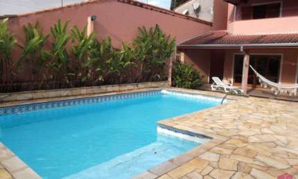 Casa com 6 quartos à venda no Jardim Santa Maria, Jacareí  por R$ 1.200.000