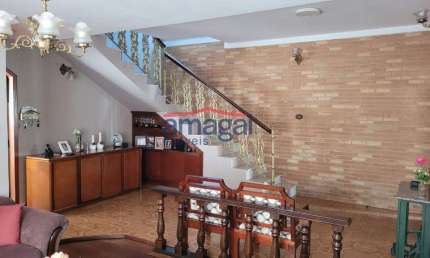 Casa com 4 quartos à venda no Jardim São José, Jacareí  por R$ 960.000
