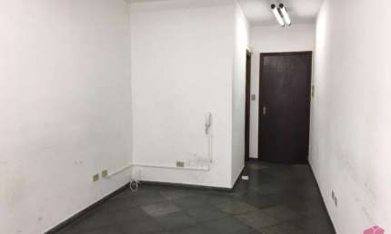 Sala comercial à venda no Centro, Jacareí  por R$ 110.000