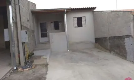 Casa em condomínio fechado com 2 quartos à venda no Parque dos Príncipes, Jacareí  por R$ 255.000