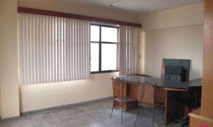 Sala comercial à venda no Centro, Jacareí  por R$ 190.000