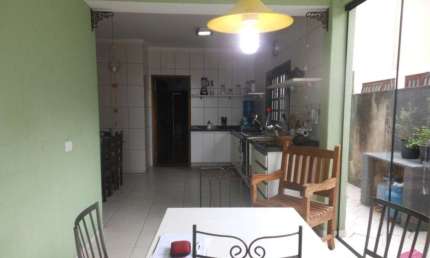 Casa com 4 quartos à venda no Parque Califórnia, Jacareí  por R$ 680.000
