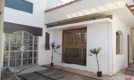 Casa com 3 quartos à venda no Jardim Siesta, Jacareí  por R$ 560.000