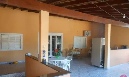 Casa com 3 quartos à venda na Cidade Nova Jacareí, Jacareí  por R$ 400.000