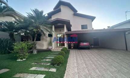 Casa em condomínio fechado com 4 quartos à venda no Jardim Coleginho, Jacareí  por R$ 1.400.000