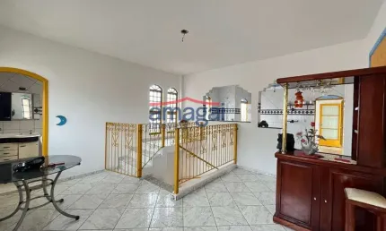 Casa com 5 quartos à venda no Bandeira Branca, Jacareí  por R$ 1.015.000