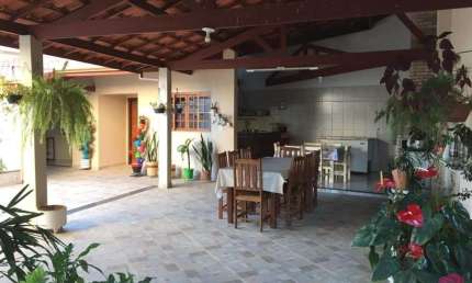 Casa com 3 quartos à venda no Jardim Santa Maria, Jacareí  por R$ 1.000.000