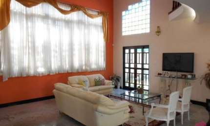 Casa com 3 quartos à venda no Jardim Santa Maria, Jacareí  por R$ 1.600.000