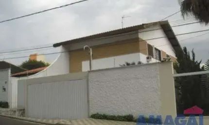 Casa em condomínio fechado com 3 quartos à venda no Jardim América, Jacareí  por R$ 1.800.000