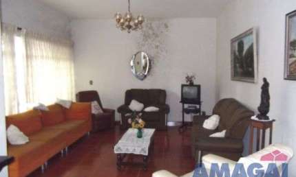 Casa com 3 quartos para alugar no Centro, Jacareí  por R$ 7.000