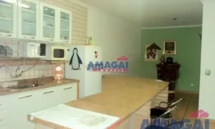Casa com 6 quartos à venda no Centro, Jacareí  por R$ 800.000