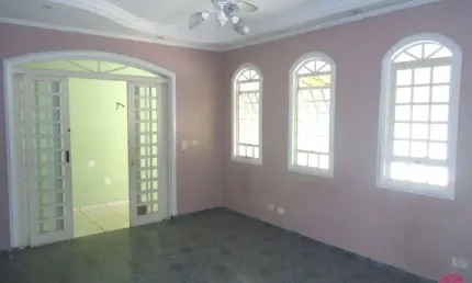 Casa com 3 quartos à venda no Parque dos Príncipes, Jacareí  por R$ 320.000