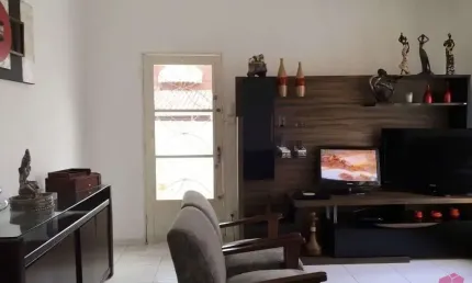 Casa com 3 quartos à venda no Jardim Bela Vista, Jacareí  por R$ 480.000
