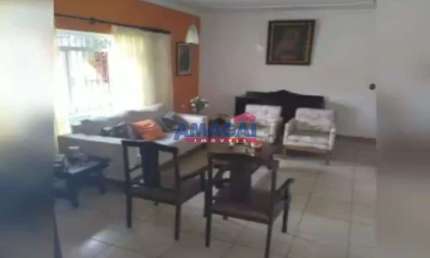 Casa com 3 quartos à venda no Jardim Mesquita, Jacareí  por R$ 800.000
