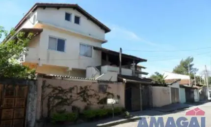Casa com 7 quartos à venda no Centro, Jacareí  por R$ 1.025.000
