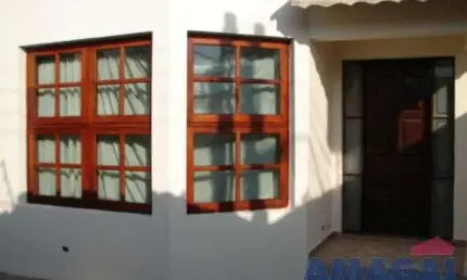 Casa com 3 quartos à venda no Jardim Santa Maria, Jacareí  por R$ 690.000