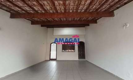 Casa com 2 quartos para alugar no Centro, Jacareí  por R$ 1.900